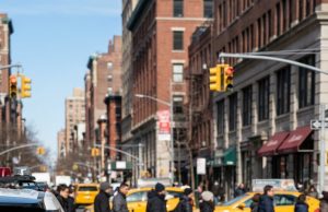 I watched a retired firefighter deliberately smash a police car window and drop to his knees in the street, risking everything just to save a terrified golden retriever from the clutches of an abu.sive millionaire.